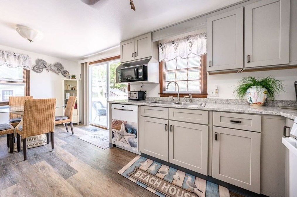 106 Old Great Neck Rd, Mashpee, MA 02649