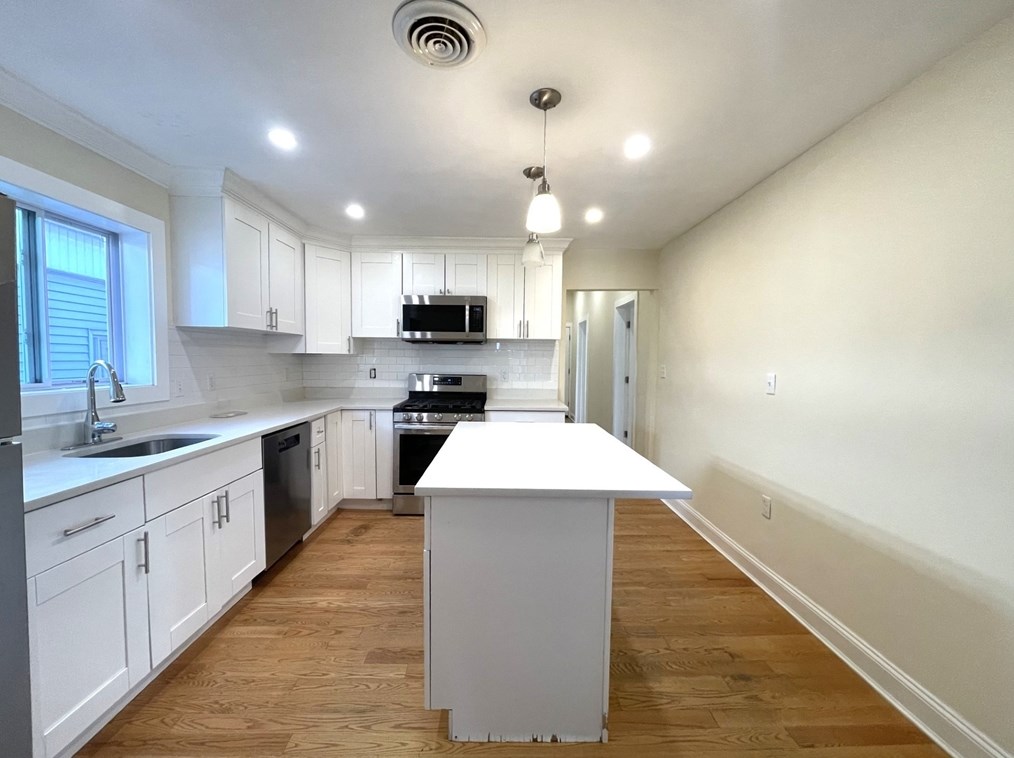 122 Bellingham St # 3, Chelsea, MA