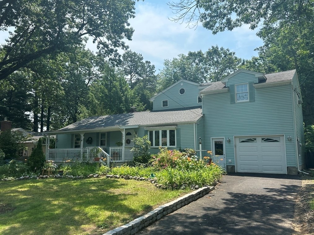 149 Mccarthy Ave, Chicopee, MA 01020
