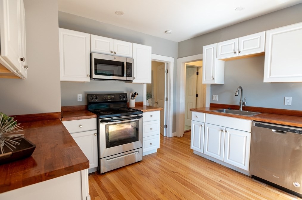 28 Eagle Rd, Worcester MA  01605-3813 exterior