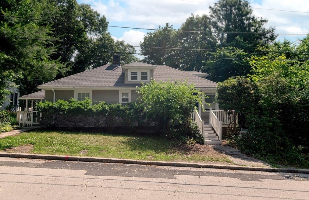 28 Eagle Rd, Worcester MA  01605-3813 exterior