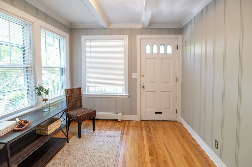 28 Eagle Rd, Worcester MA  01605-3813 exterior