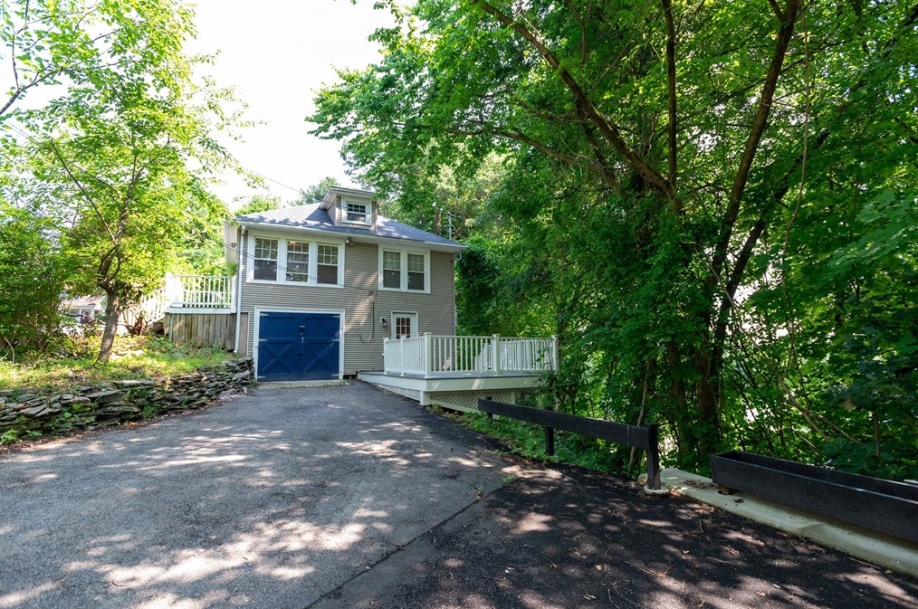 28 Eagle Rd, Worcester MA  01605-3813 exterior