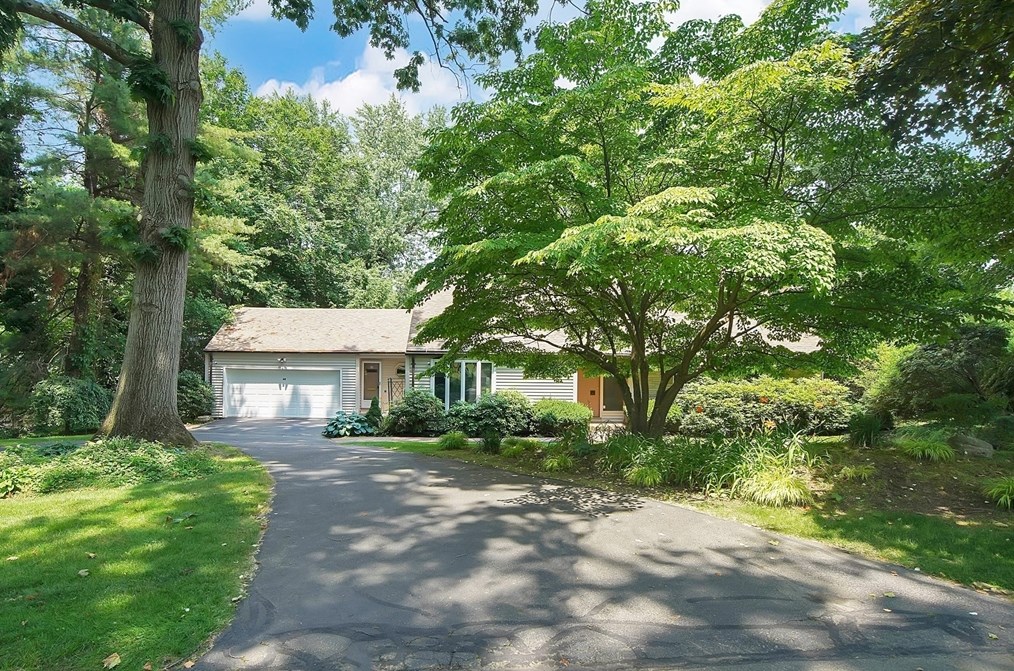 88 Briarcliff Rd, Springfield, MA 01106