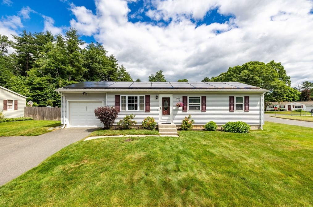 366 Peekskill Ave, Springfield, MA 01129