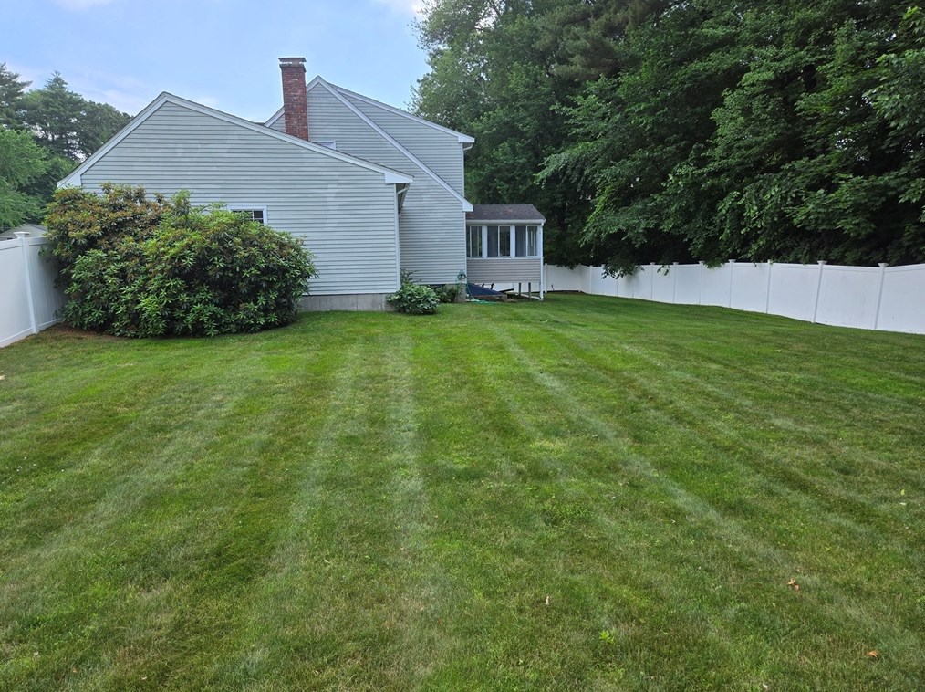 28 Richardson Rd, Hudson, MA 01749