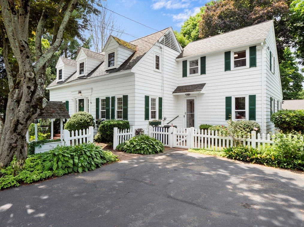 180 Elm St, Andover, MA 01810