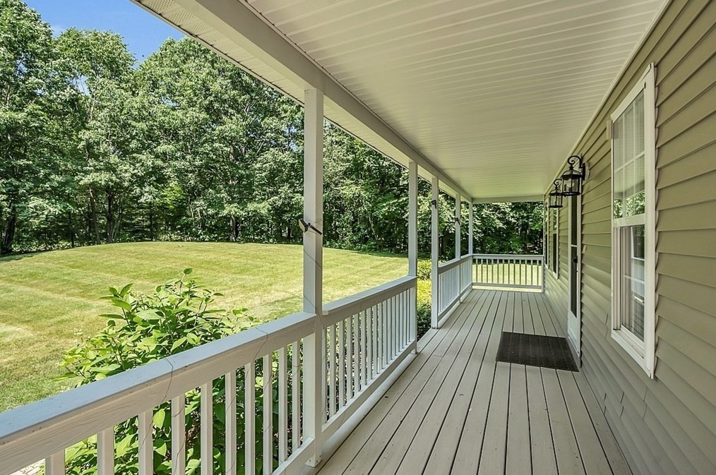 17 Dogwood Rd, Hubbardston, MA 01452-1644