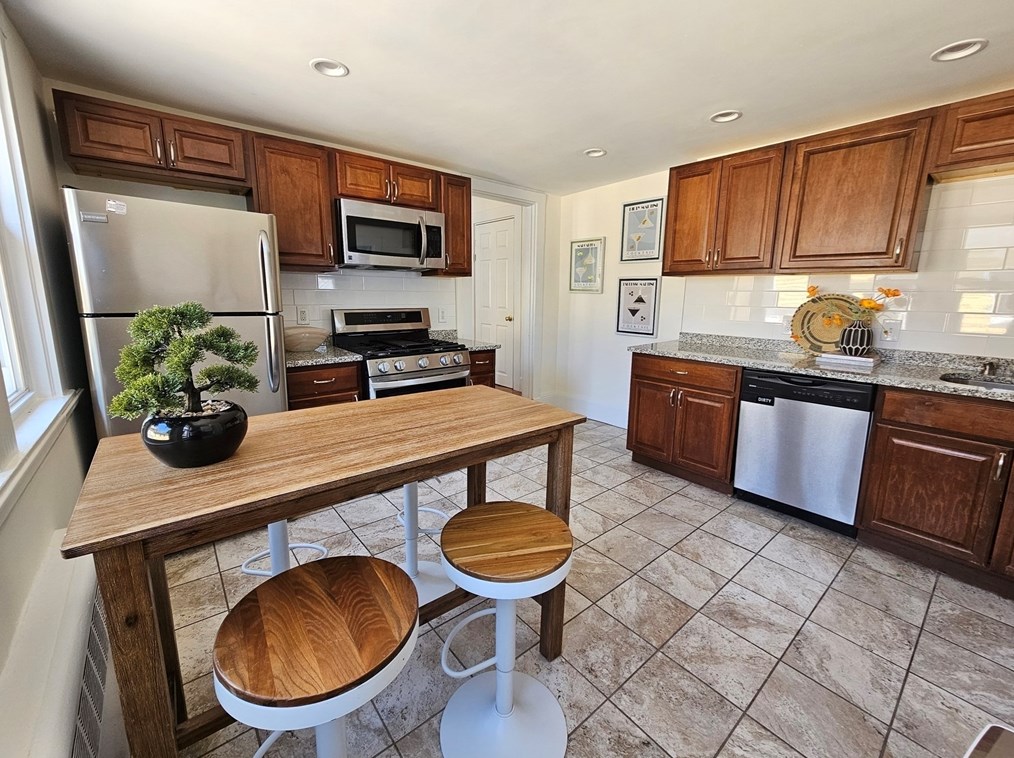 61 Alder St #3, Waltham, MA 02154