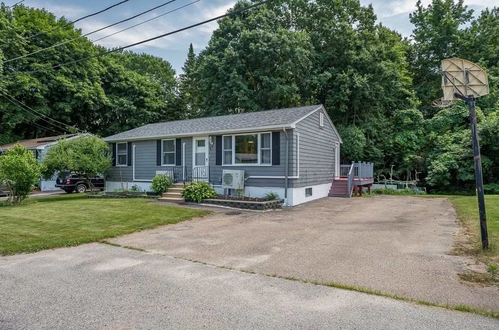 8 Vermont Ave, Worcester, MA 01603