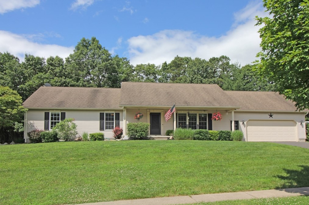 18 Sabrina Brooke Ln, Montgomery, MA 01085