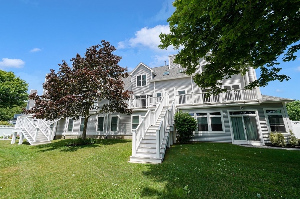 617 White Cliff Dr #end, Plymouth, MA 02360