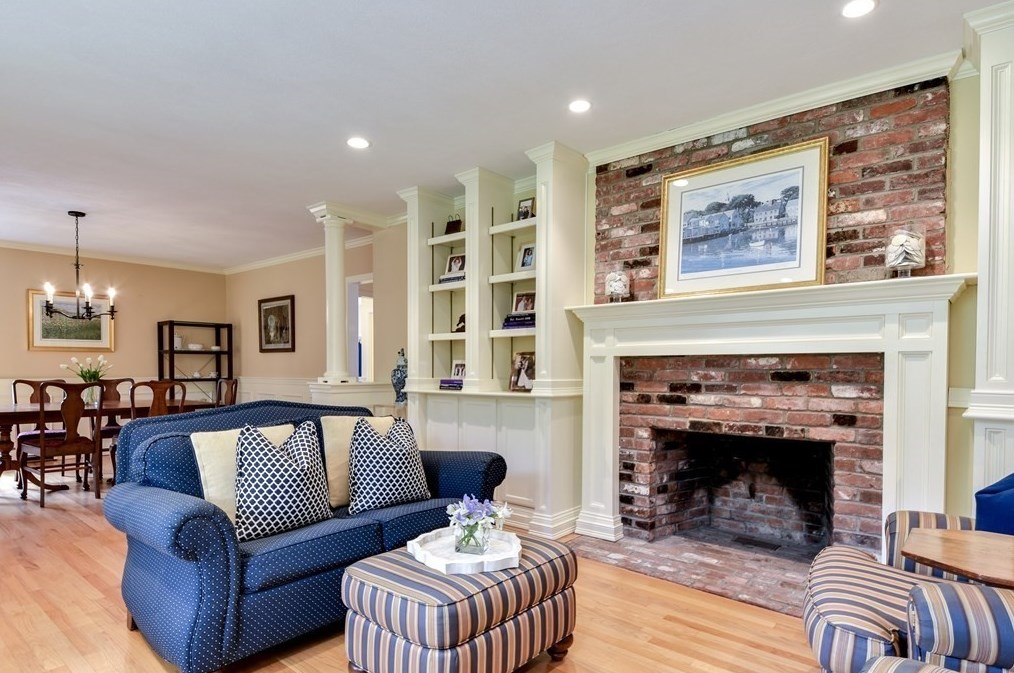 15 Knollwood Dr, Dover, MA 02030