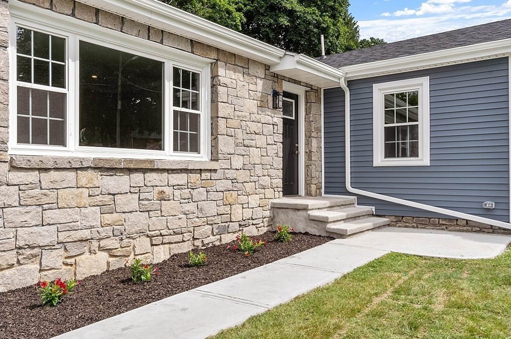 5 5th Ave, Dudley, MA 01571