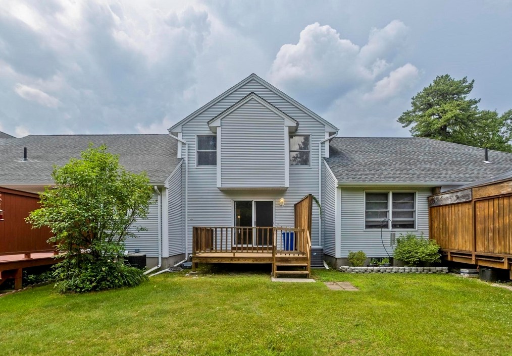 610 County Rd, Holyoke MA 01040-9694 exterior