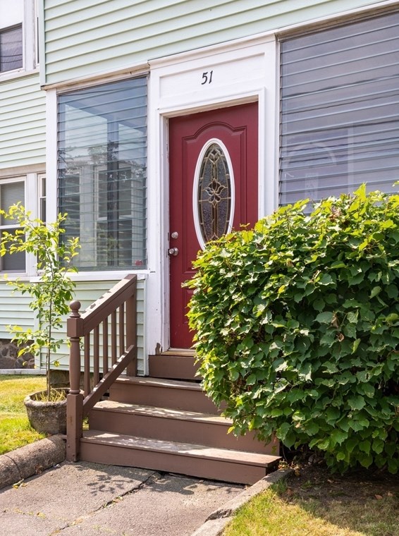 51 Essex St, Swampscott, MA 01907-1710