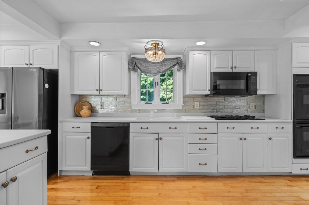 35 Perry Ave, Lynnfield, MA 01940