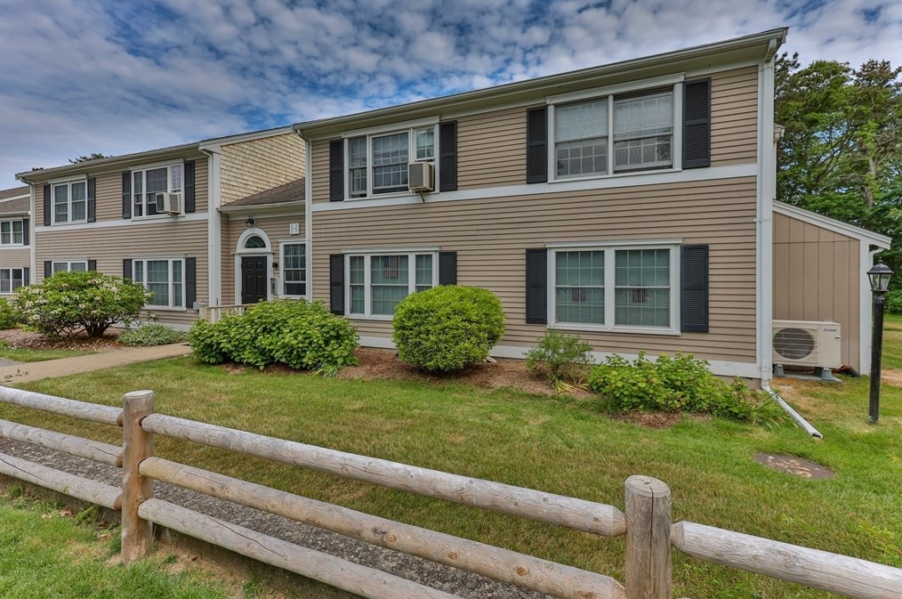 2 Englewood Dr #h4, Harwich, MA 02645