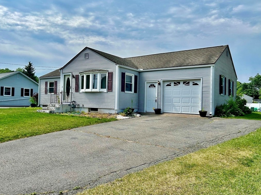 40 Clydesdale Ln, Springfield, MA 01129
