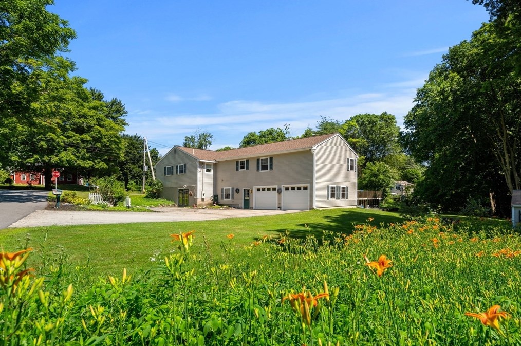 11 Merrimac St, Merrimac, MA 01860