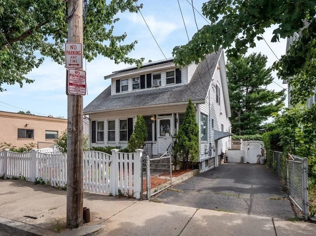 215 Sylvan St, Malden, MA 02148