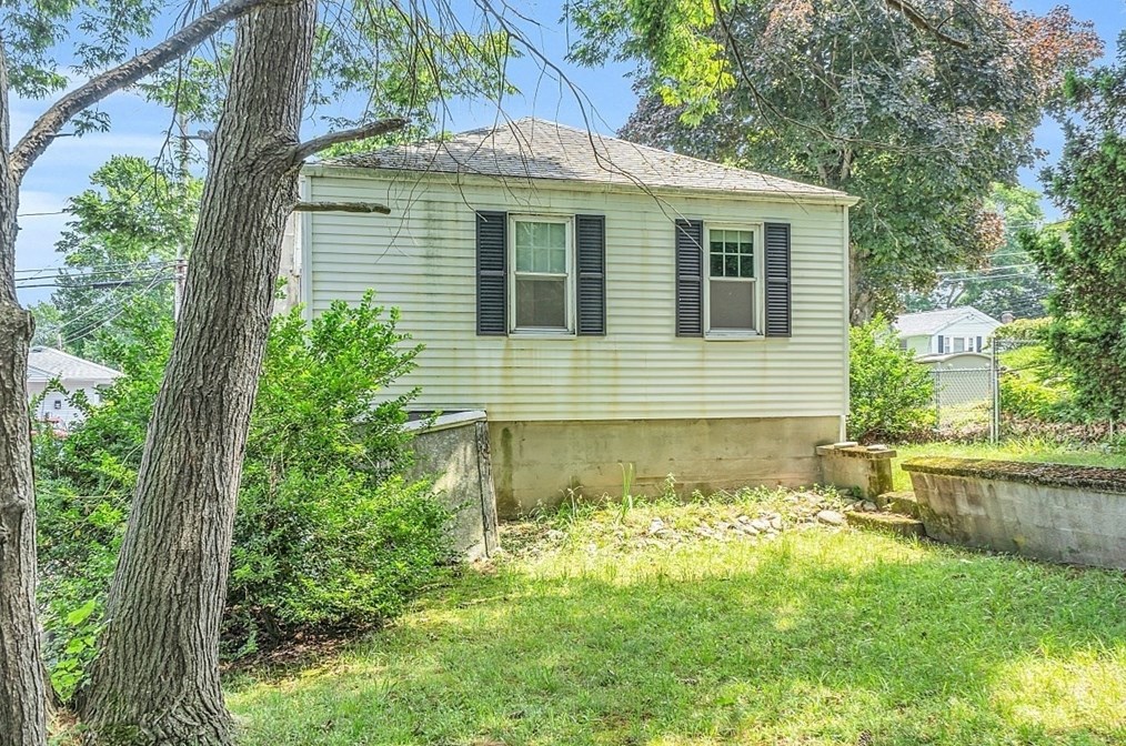 44 Lakeview Terrace, Waltham, MA 02451