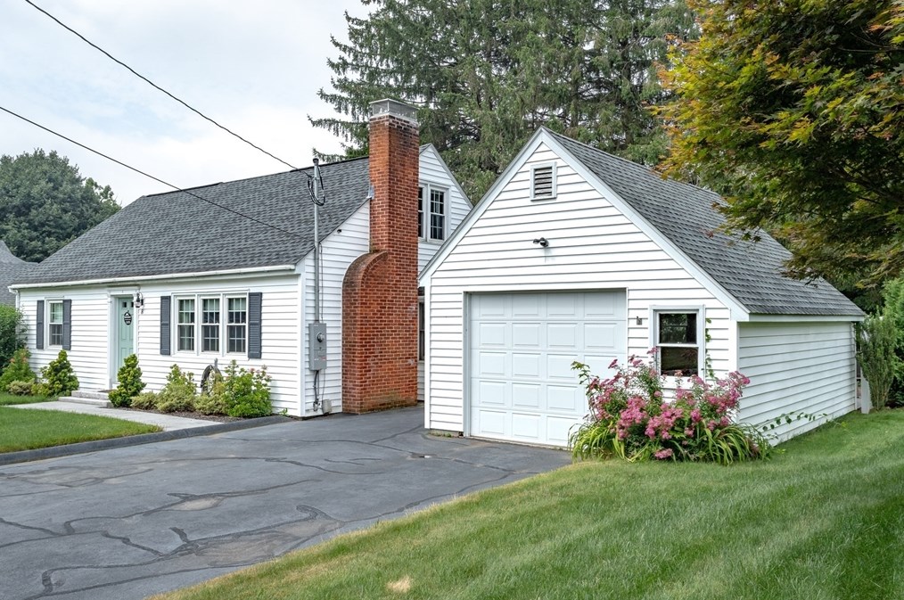 8 Savoy Ave, East-Longmeadow, MA 01028 exterior