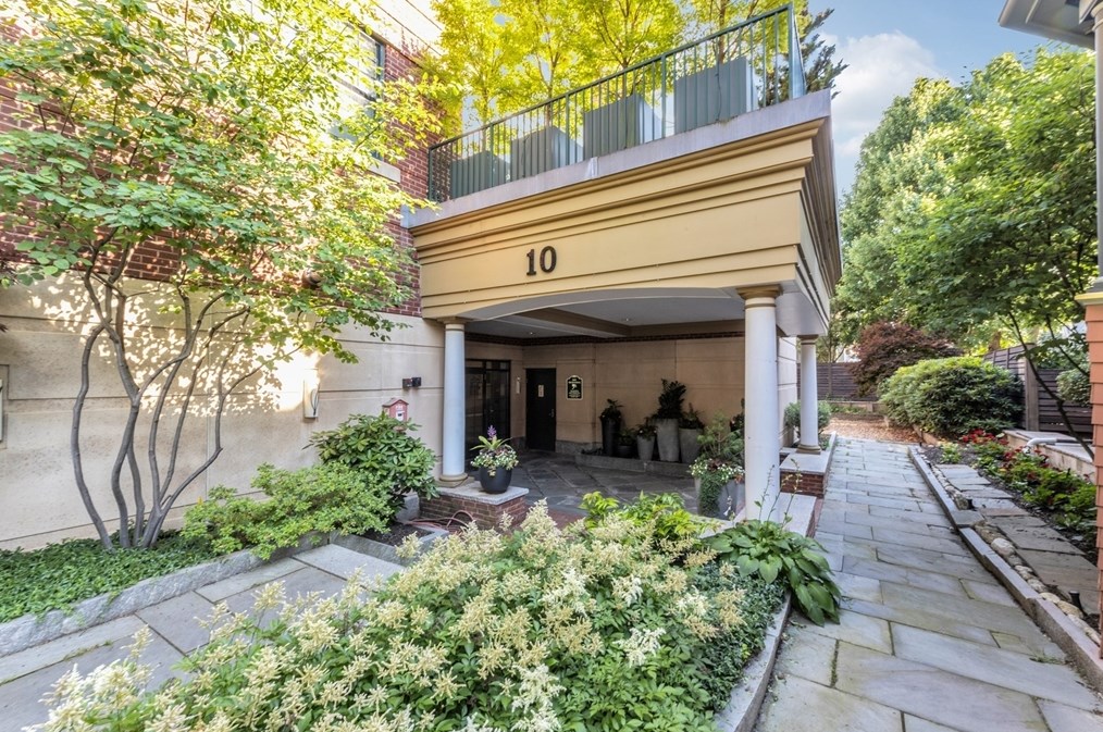 10 Vernon St, Brookline MA  02446-4930 exterior