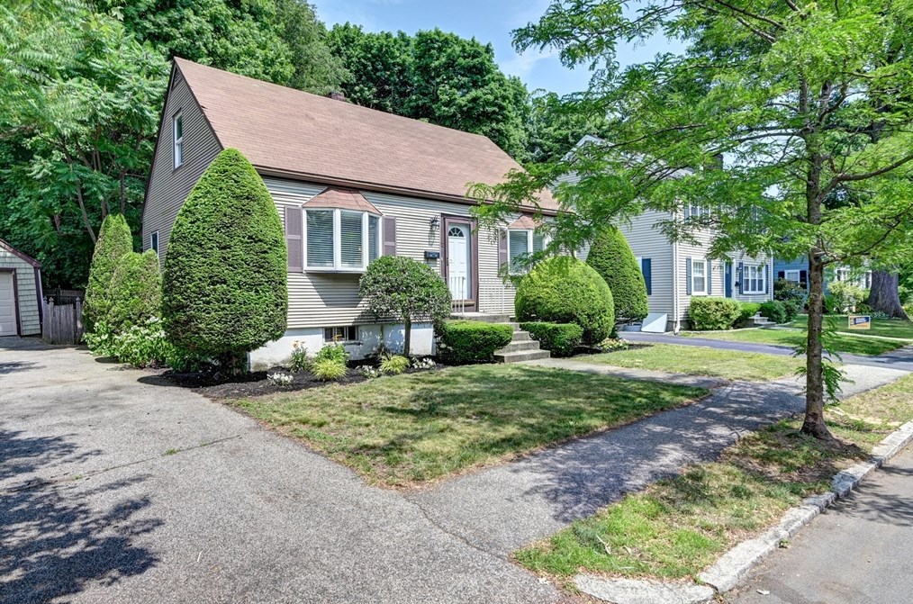 32 Alvin Ave, Quincy, MA 02171-2702