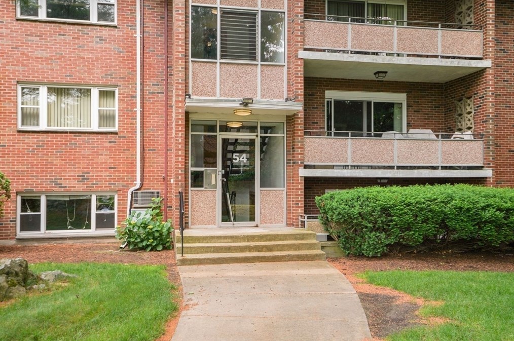 54 Jacqueline Rd, Waltham, MA 02452 exterior