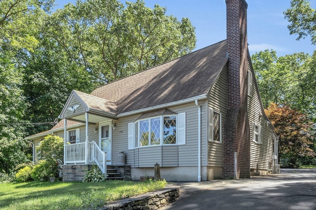 226 Sunderland Rd, Worcester, MA 01604