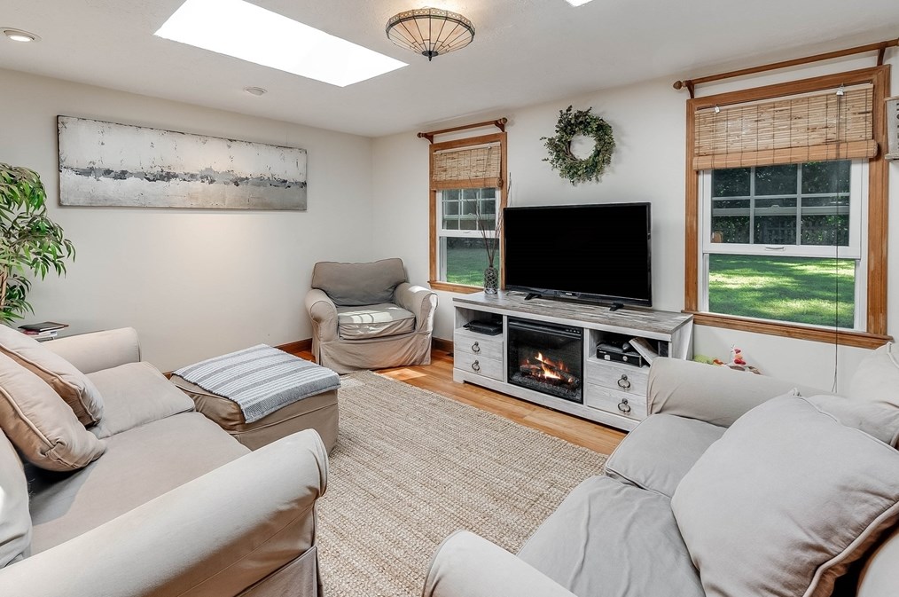 4 Pinecrest Rd, Littleton, MA 01460