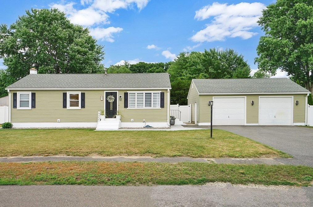 47 Rosie Ln, Agawam, MA 01001