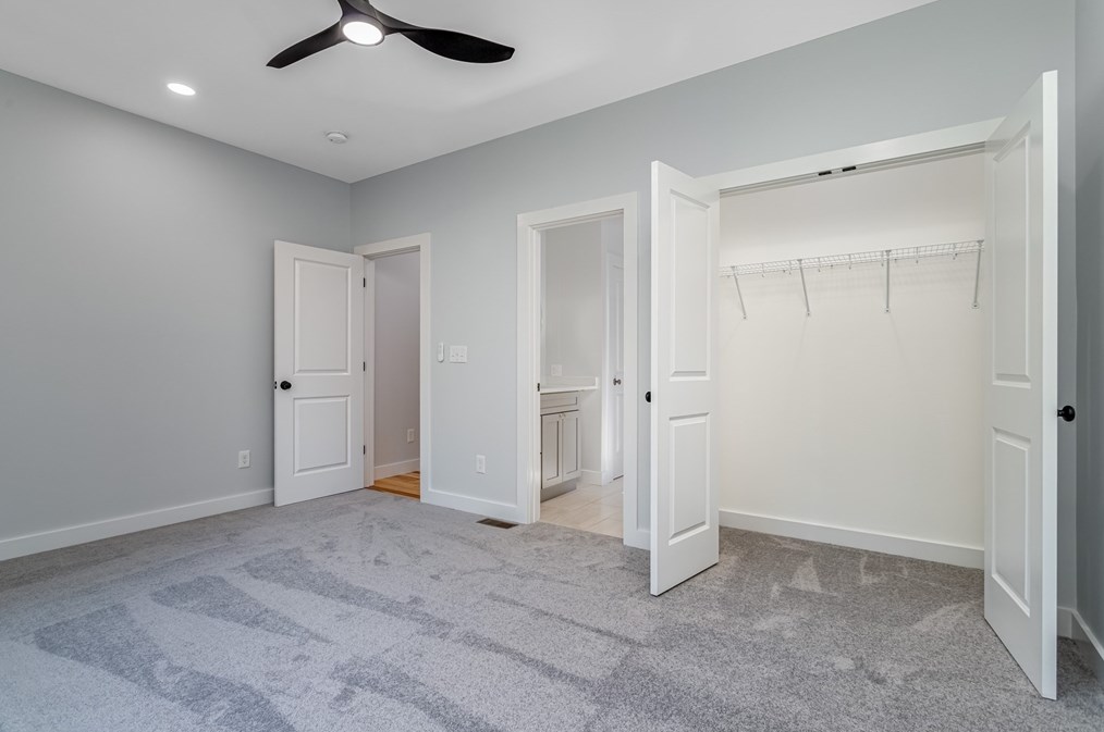 46 High St, Stratham NH  03885-2216 exterior