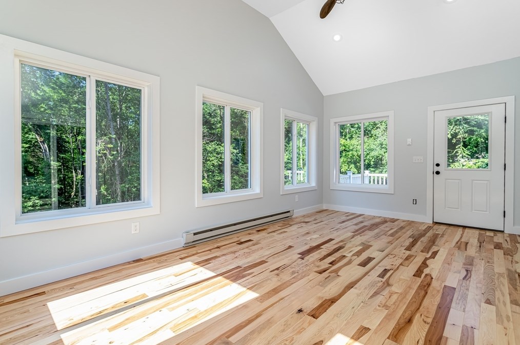 46 High St, Stratham NH  03885-2216 exterior