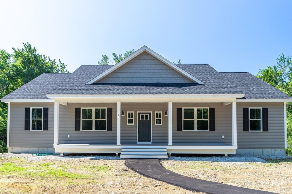 46 High St, Stratham NH  03885-2216 exterior
