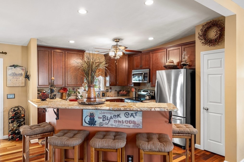 11 Hopedale St, Hopedale, MA 01747