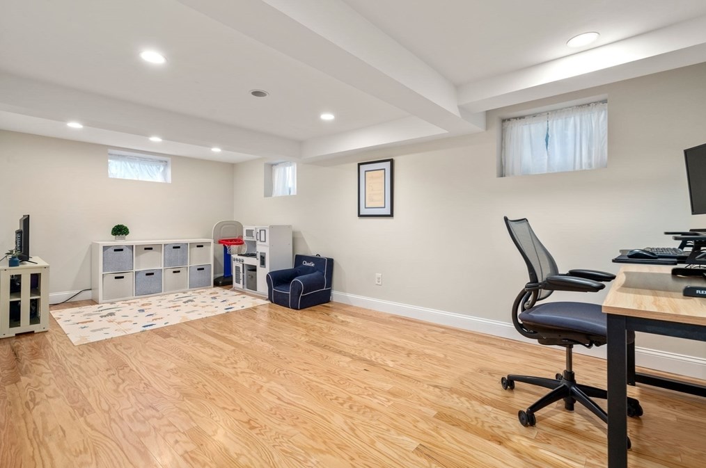 308 Webster St, Needham MA  02494-1629 exterior