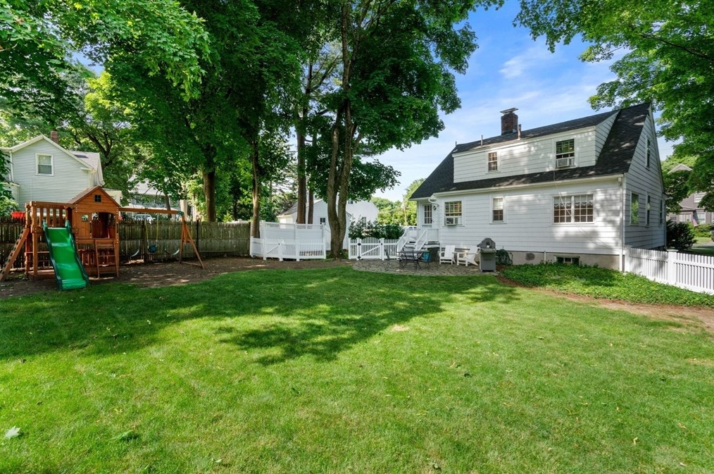 308 Webster St, Needham MA  02494-1629 exterior