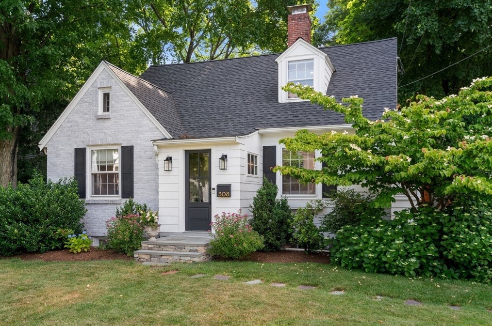 308 Webster St, Needham MA  02494-1629 exterior