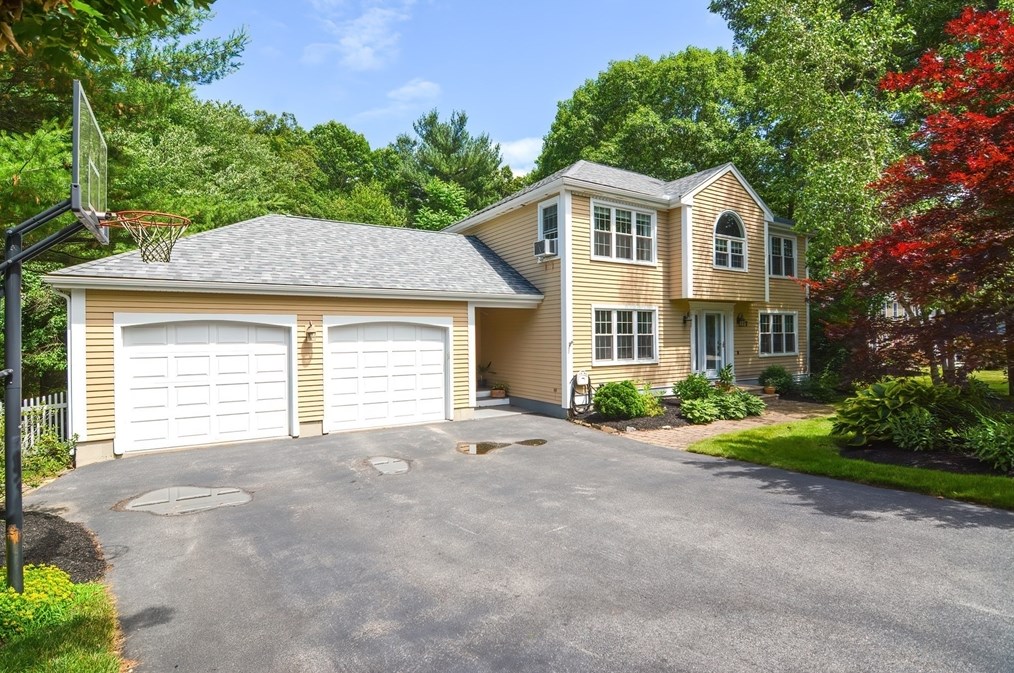 17 Lamplighter Dr, Shrewsbury, MA 01545 exterior