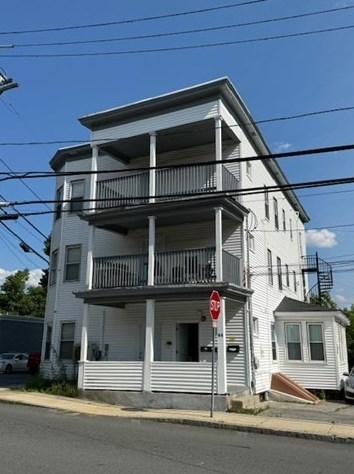 44-44A Oakland Ave, Methuen MA  01844-3674 exterior