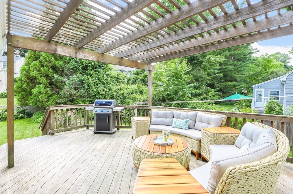 247 Greendale Ave, Needham MA  02494-2026 exterior