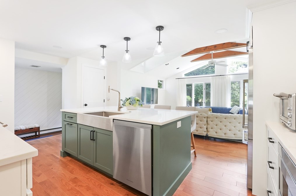 247 Greendale Ave, Needham MA  02494-2026 exterior