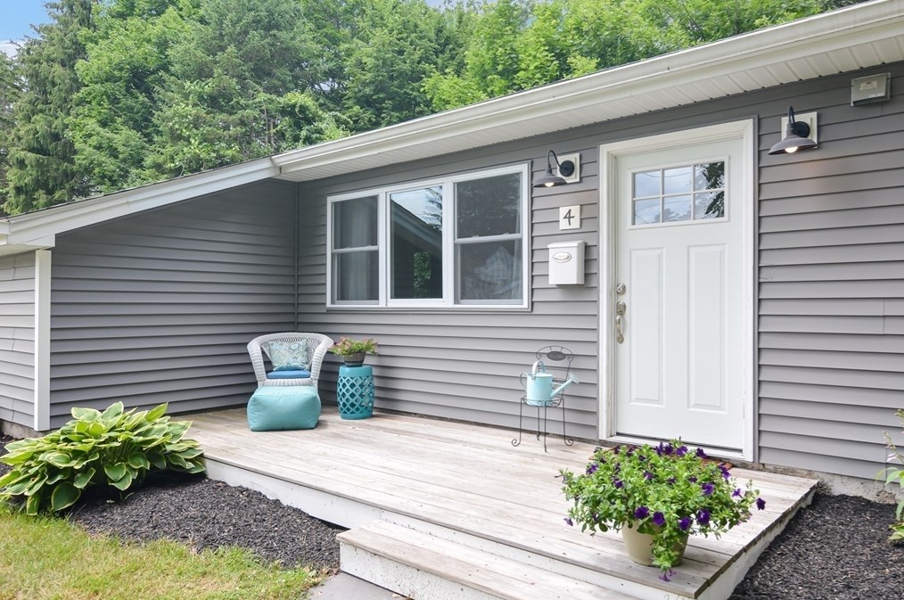 4 Malquinn Dr, Hopedale, MA 01747