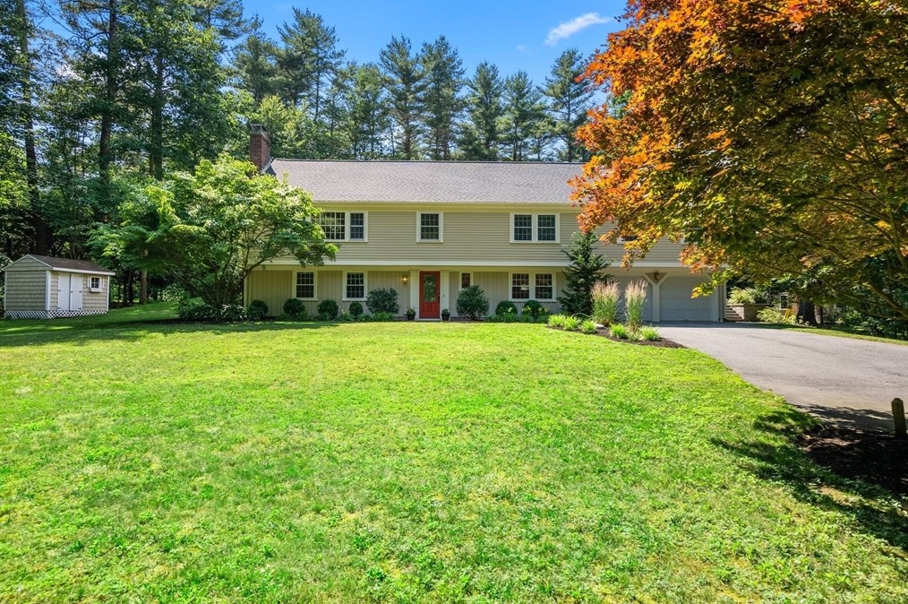 15 Saddle Ridge Rd, Dover, MA 02030
