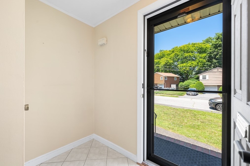 14 Bonito Dr, Framingham, MA 01701