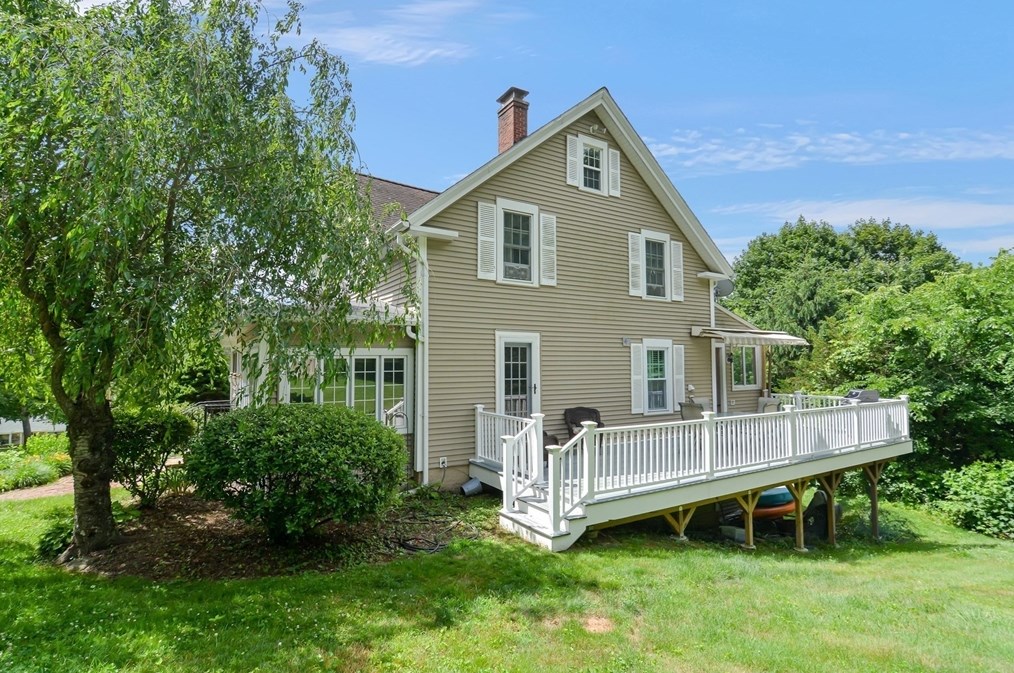 98 Walnut St, North Brookfield, MA 01535 exterior