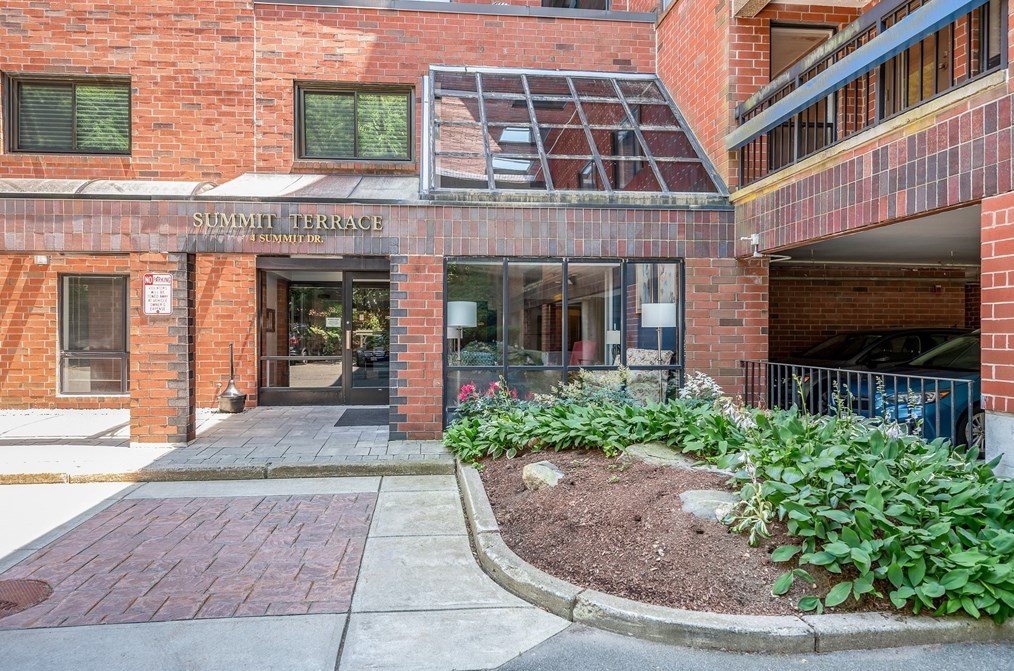 4 Summit Dr #310, Reading, MA 01867