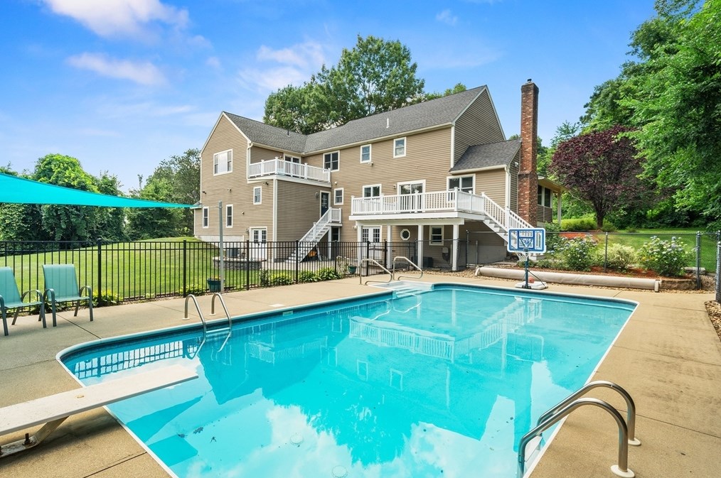 173 Chace Hill Rd, Sterling, MA 01564